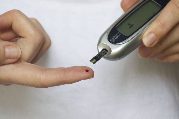 diabetes screen with finger prick