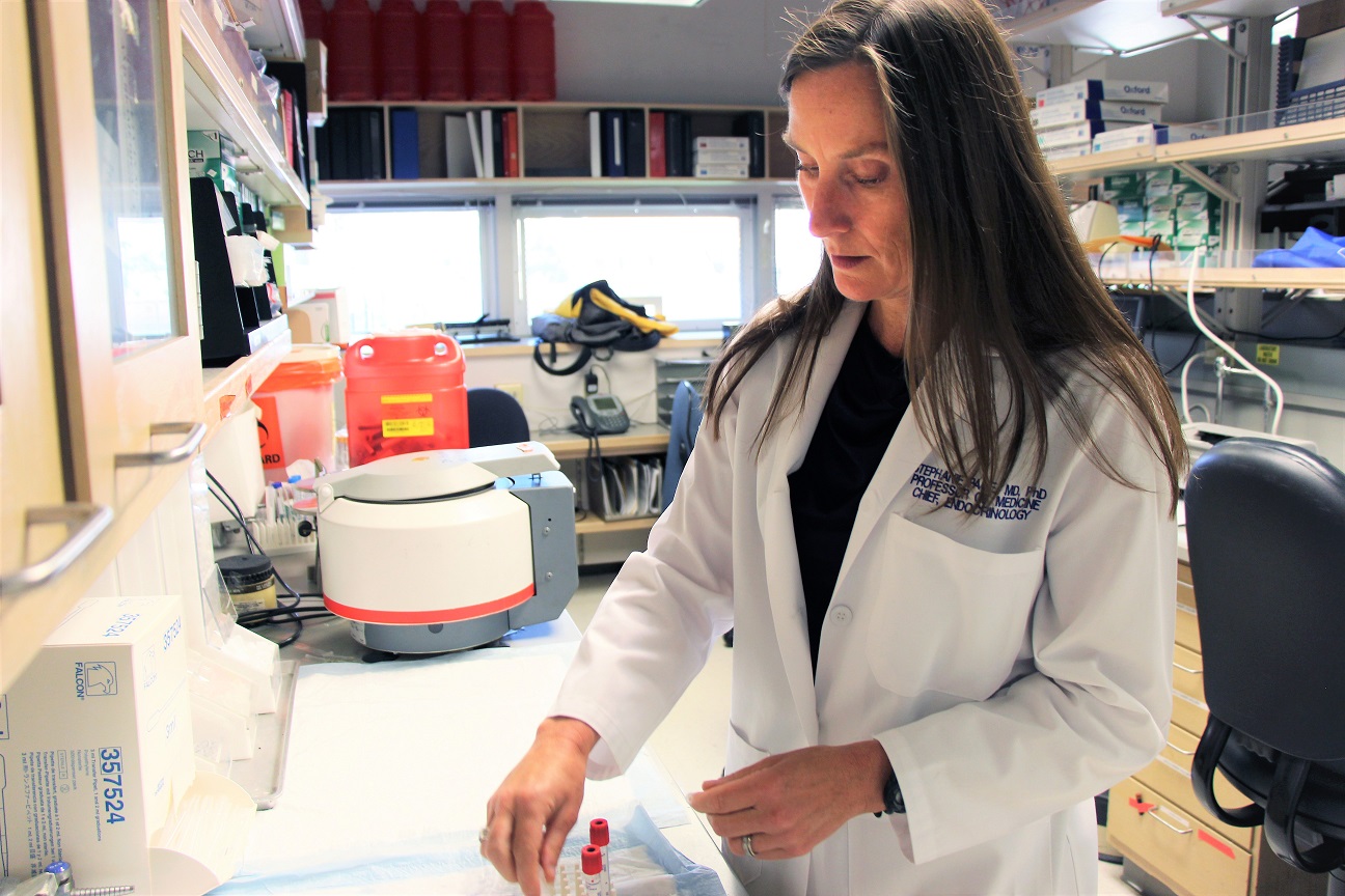 Stephanie in lab